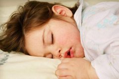 孩子懒床起不来，母亲用这种方法代替催促更有用